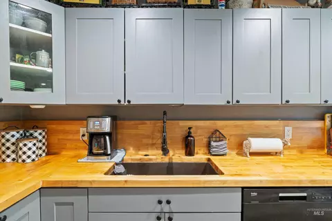 Kitchen - 1250 E 963 N, Richfield, ID 83349 photo 2 of 3