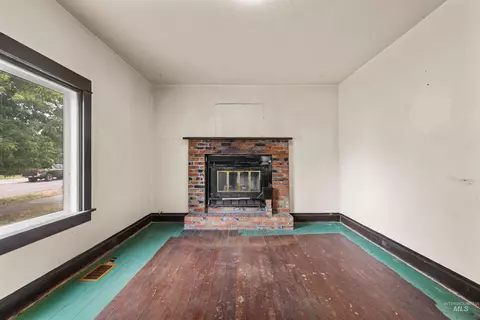 Living - 928 W 4th St, Weiser, ID 83672 photo 2 of 2