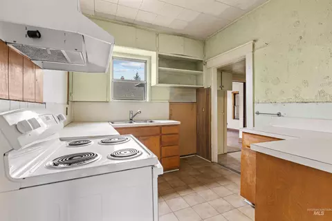 Kitchen - 928 W 4th St, Weiser, ID 83672 photo 1 of 3