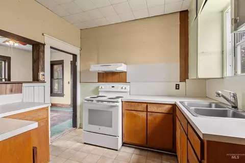 Kitchen - 928 W 4th St, Weiser, ID 83672 photo 2 of 3