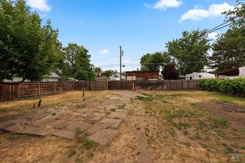 Exterior - 928 W 4th St, Weiser, ID 83672 photo 7 of 9