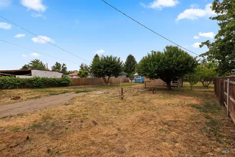 Exterior - 928 W 4th St, Weiser, ID 83672 photo 5 of 9