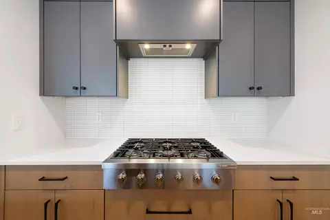 Kitchen - 270 N Hunter Creek Ave, Eagle, ID 83616 photo 8 of 9