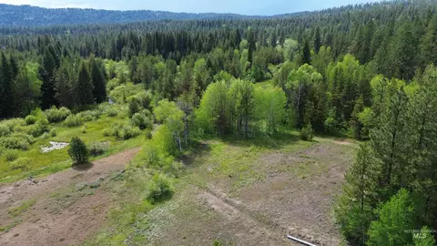 25 Eveningstar Ct, Mccall, ID 83638