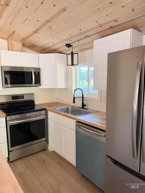 Kitchen - 151 View Rd, Kamiah, ID 83536 photo 4 of 8
