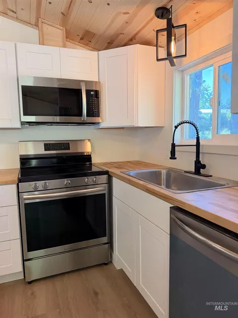Kitchen - 151 View Rd, Kamiah, ID 83536 photo 6 of 8