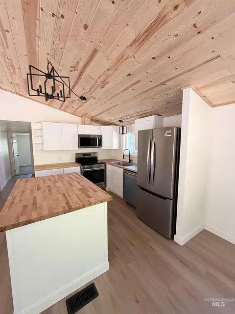 Kitchen - 151 View Rd, Kamiah, ID 83536 photo 3 of 8