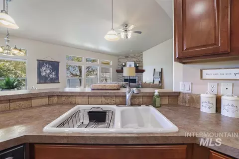 Kitchen - 363 Arrowhead Path, Twin Falls, ID 83301 photo 4 of 4