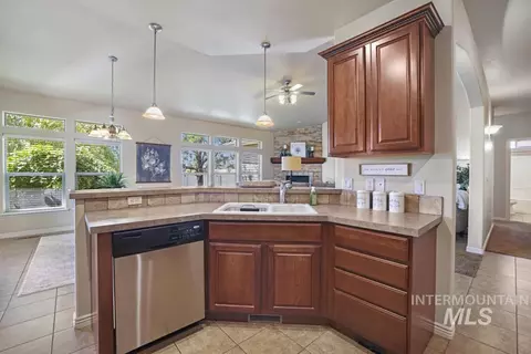 Kitchen - 363 Arrowhead Path, Twin Falls, ID 83301 photo 2 of 4