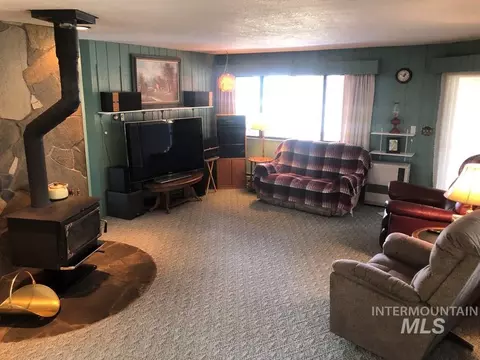 Living - 512 Skyline Dr, Cascade, ID 83611 photo 1 of 1