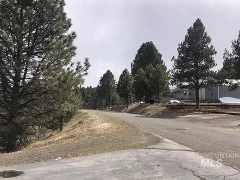 Exterior - 512 Skyline Dr, Cascade, ID 83611 photo 3 of 7