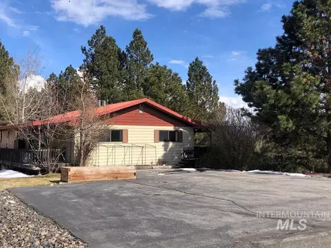 512 Skyline Dr, Cascade, ID 83611
