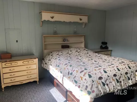 Bedroom - 512 Skyline Dr, Cascade, ID 83611 photo 1 of 1