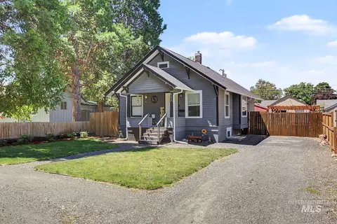 832 11th St, Clarkston, WA 99403