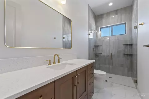 Bath - 998 Delehaye, Eagle, ID 83616 photo 3 of 4