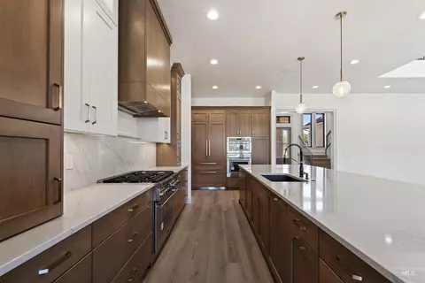 Kitchen - 998 Delehaye, Eagle, ID 83616 photo 2 of 3