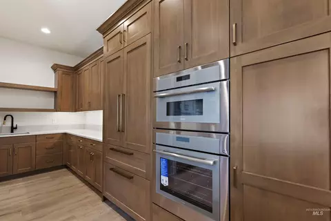 Kitchen - 998 Delehaye, Eagle, ID 83616 photo 3 of 3