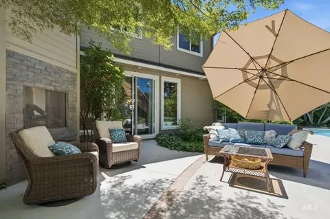 Exterior - 1294 E Versailles Ct, Boise, ID 83706 photo 5 of 11