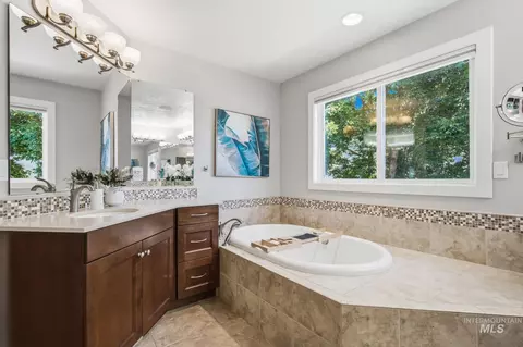 Bath - 1294 E Versailles Ct, Boise, ID 83706 photo 5 of 5