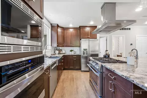 Kitchen - 1294 E Versailles Ct, Boise, ID 83706 photo 4 of 4