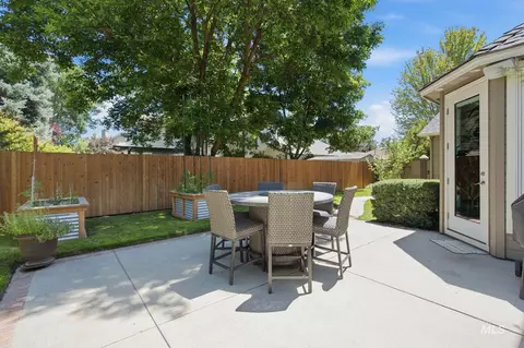 Exterior - 1294 E Versailles Ct, Boise, ID 83706 photo 10 of 11