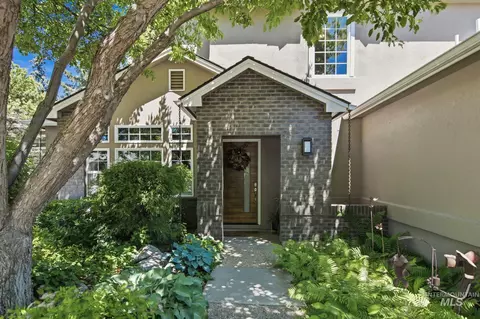 Exterior - 1294 E Versailles Ct, Boise, ID 83706 photo 4 of 11