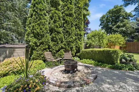 Exterior - 1294 E Versailles Ct, Boise, ID 83706 photo 7 of 11