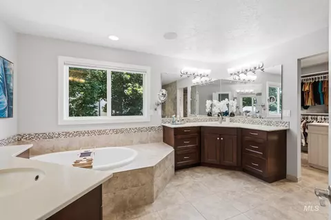 Bath - 1294 E Versailles Ct, Boise, ID 83706 photo 3 of 5