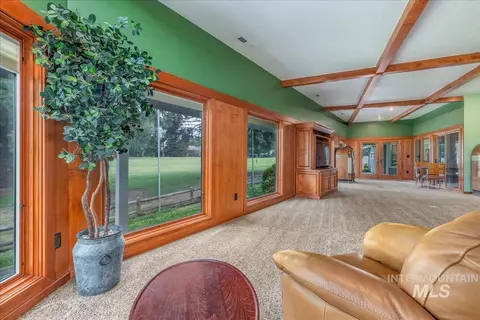 Living - 898 N Nicklaus Ln, Eagle, ID 83616 photo 3 of 3