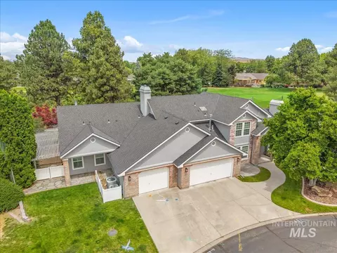 Exterior - 898 N Nicklaus Ln, Eagle, ID 83616 photo 2 of 9