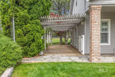 Exterior - 898 N Nicklaus Ln, Eagle, ID 83616 photo 9 of 9
