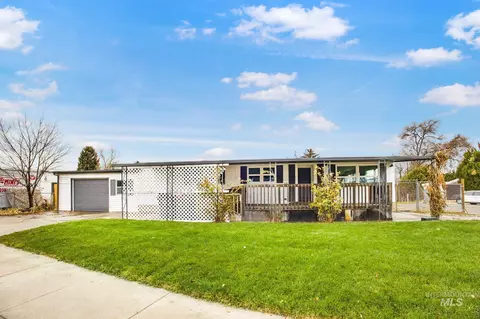 69 S Rose Cir, Meridian, ID 83642