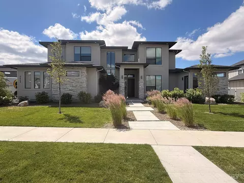 8649 Mirror Pond Dr, Garden City, ID 83714