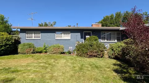 1137 Phelps Dr, Mountain Home, ID 83647