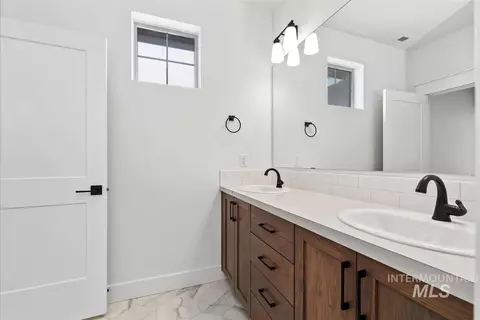 Bath - 7322 Powell Pl, Eagle, ID 83629 photo 2 of 10