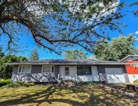 2703 Willow Dr, Lewiston, ID 83501