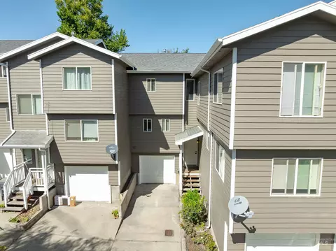 562 Deer Meadow Ct # 2, Moscow, ID 83843