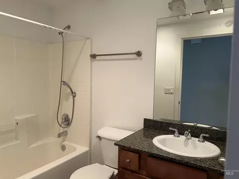 Bath - 930 White Cloud Ln #A, Hailey, ID 83333 photo 1 of 2