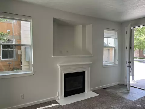 Living - 930 White Cloud Ln #A, Hailey, ID 83333 photo 3 of 3