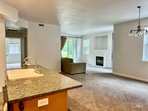 Living - 930 White Cloud Ln #A, Hailey, ID 83333 photo 1 of 3