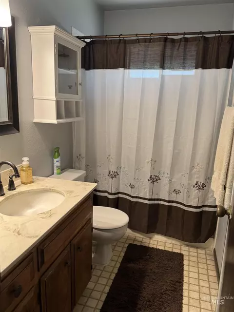 Bath - 748 W Steeple View Dr, Eagle, ID 83616 photo 1 of 1