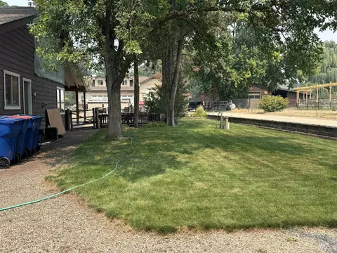 Exterior - 748 W Steeple View Dr, Eagle, ID 83616 photo 2 of 2
