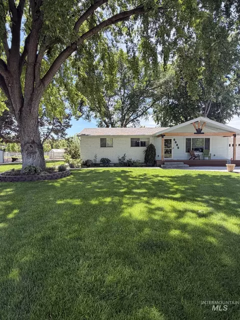 6065 Karen Dr, Meridian, ID 83646