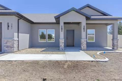 207 W First St, Carey, ID 83320