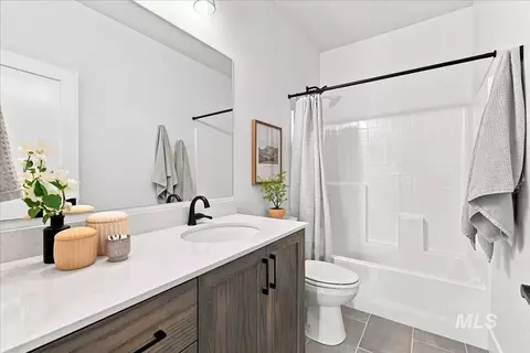 Bath - 6403 N Barholm Ln, Eagle, ID 83616 photo 3 of 4