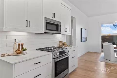 Kitchen - 6403 N Barholm Ln, Eagle, ID 83616 photo 2 of 3
