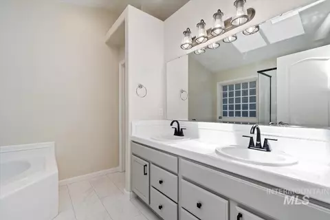 Bath - 1684 N Lopez Way, Eagle, ID 83616 photo 4 of 4
