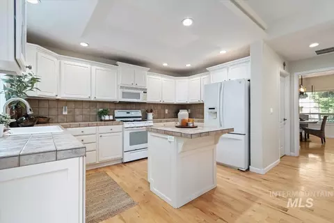 Kitchen - 1684 N Lopez Way, Eagle, ID 83616 photo 2 of 3