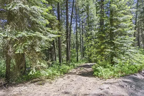 520 Susan Rd, Cascade, ID 83611