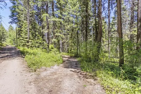 520 Susan Rd, Cascade, ID 83611 photo 3